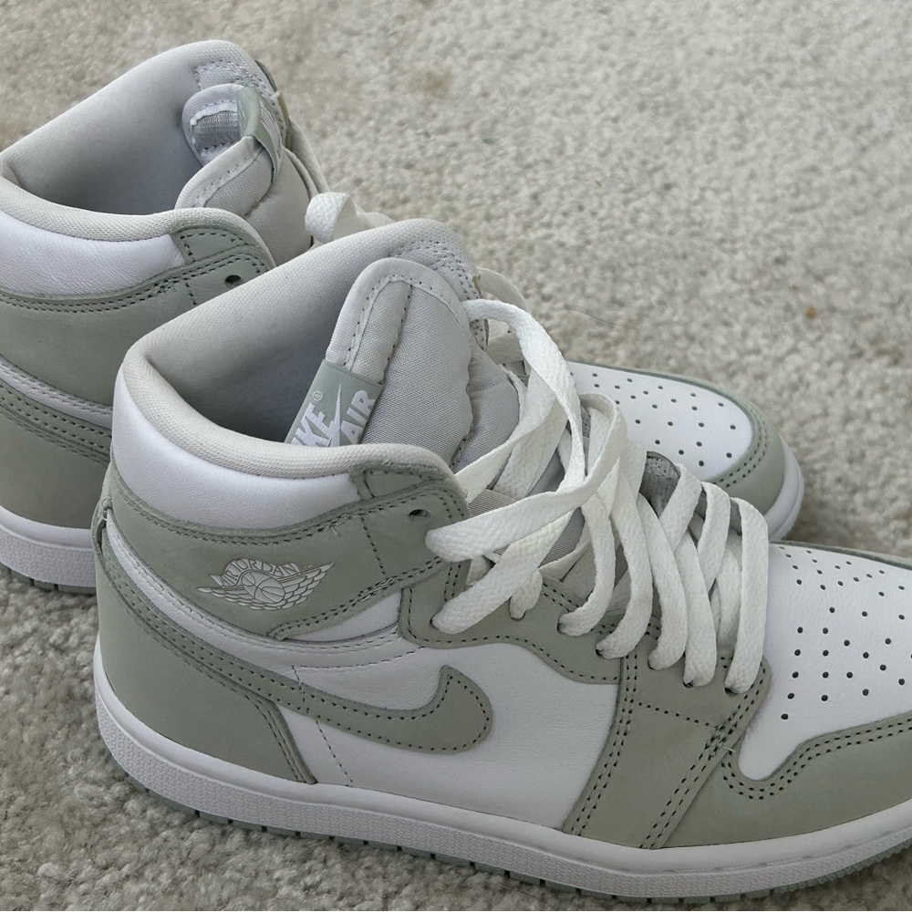Nike AIR JORDAN 1 HIGH OG Women's Sage Seafoam
 Sneaker US Size 6M